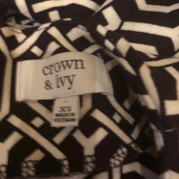 🙃Crown and Ivy Bell Sleeve Blouse🙃 - Picture 8 of 8